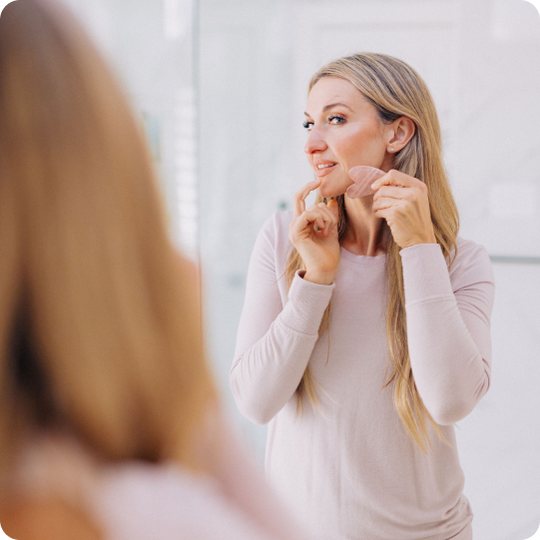 woman_using_a_gua_sha_on_her_jawline